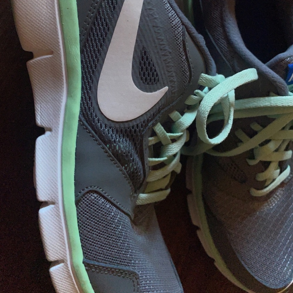 Womens Nike shoes 7.5